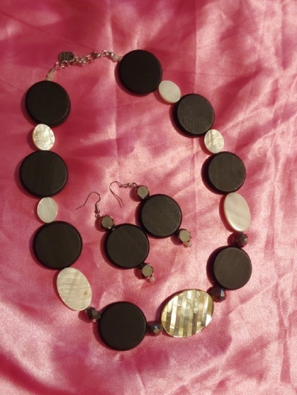 Black and White Disc Necklace & Earrings Set